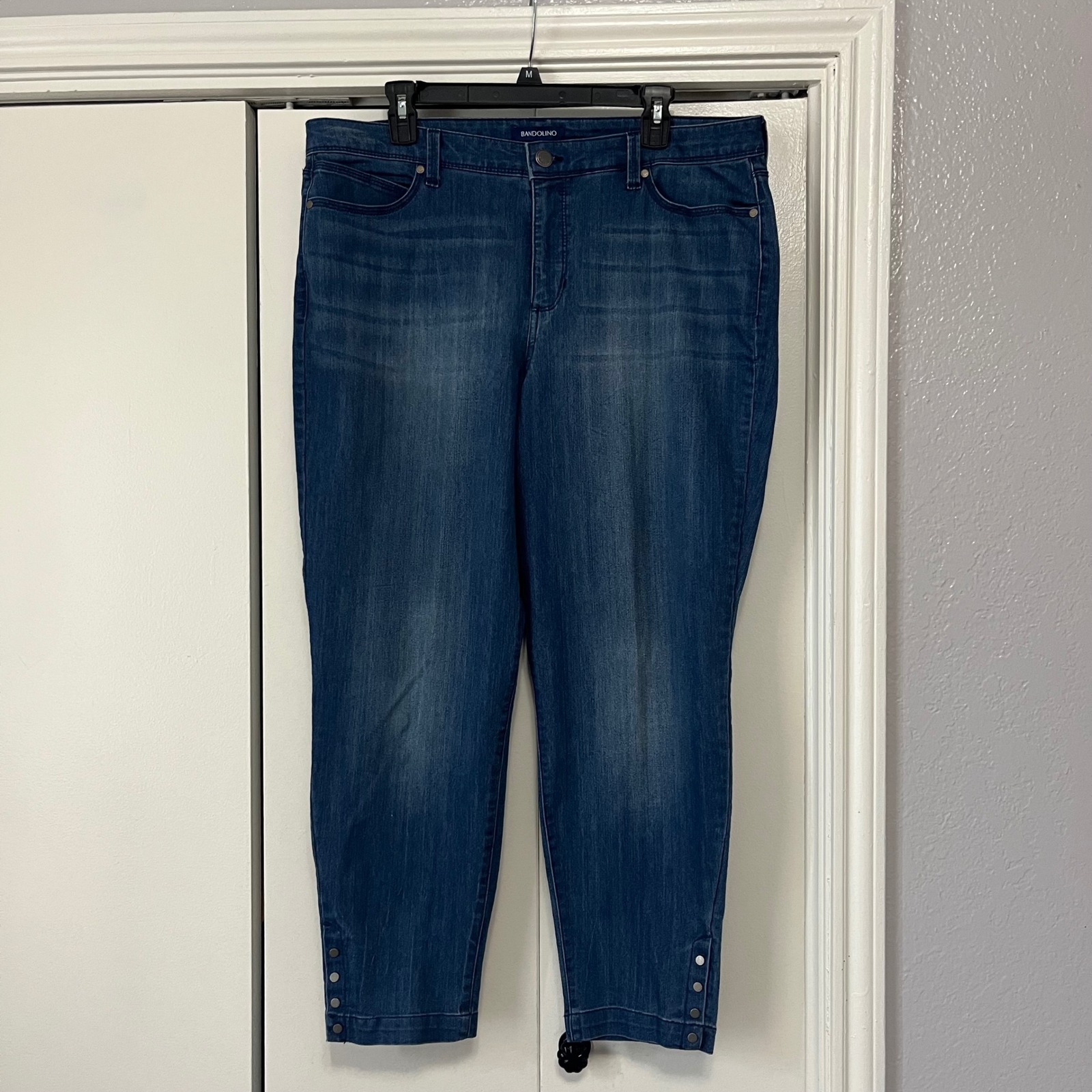Bandolino Women's Elisabeth Crop Jeans Blue Denim Button Ankle Detail Size 16
